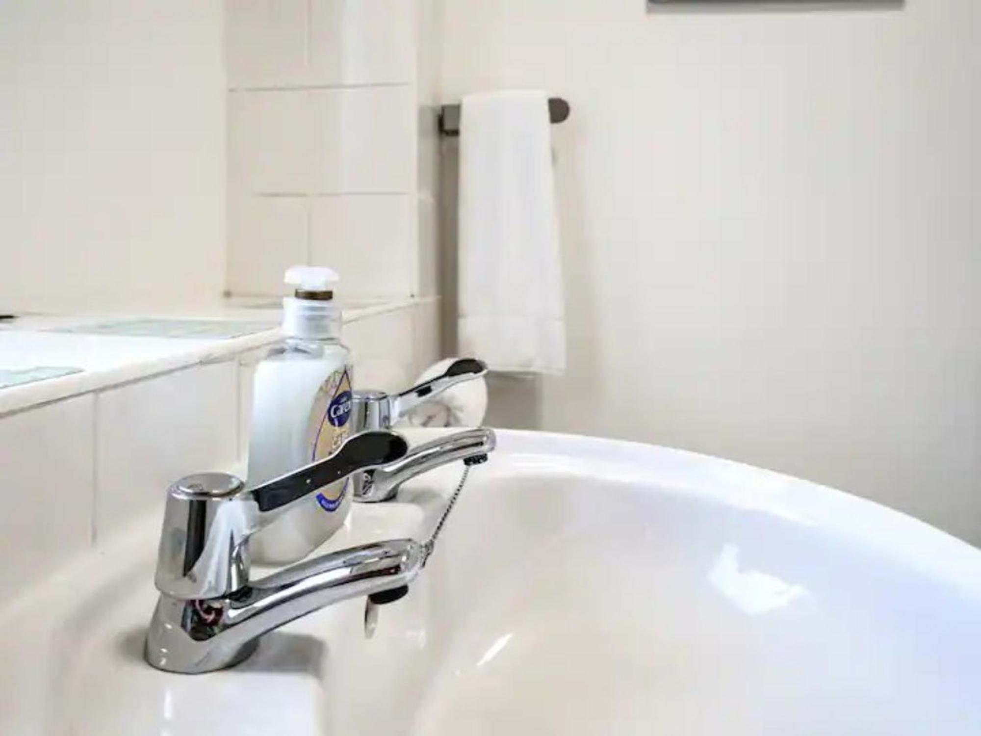 Pass The Keys Centre Queens Uni Eateries And Bars Abound Apartment *
