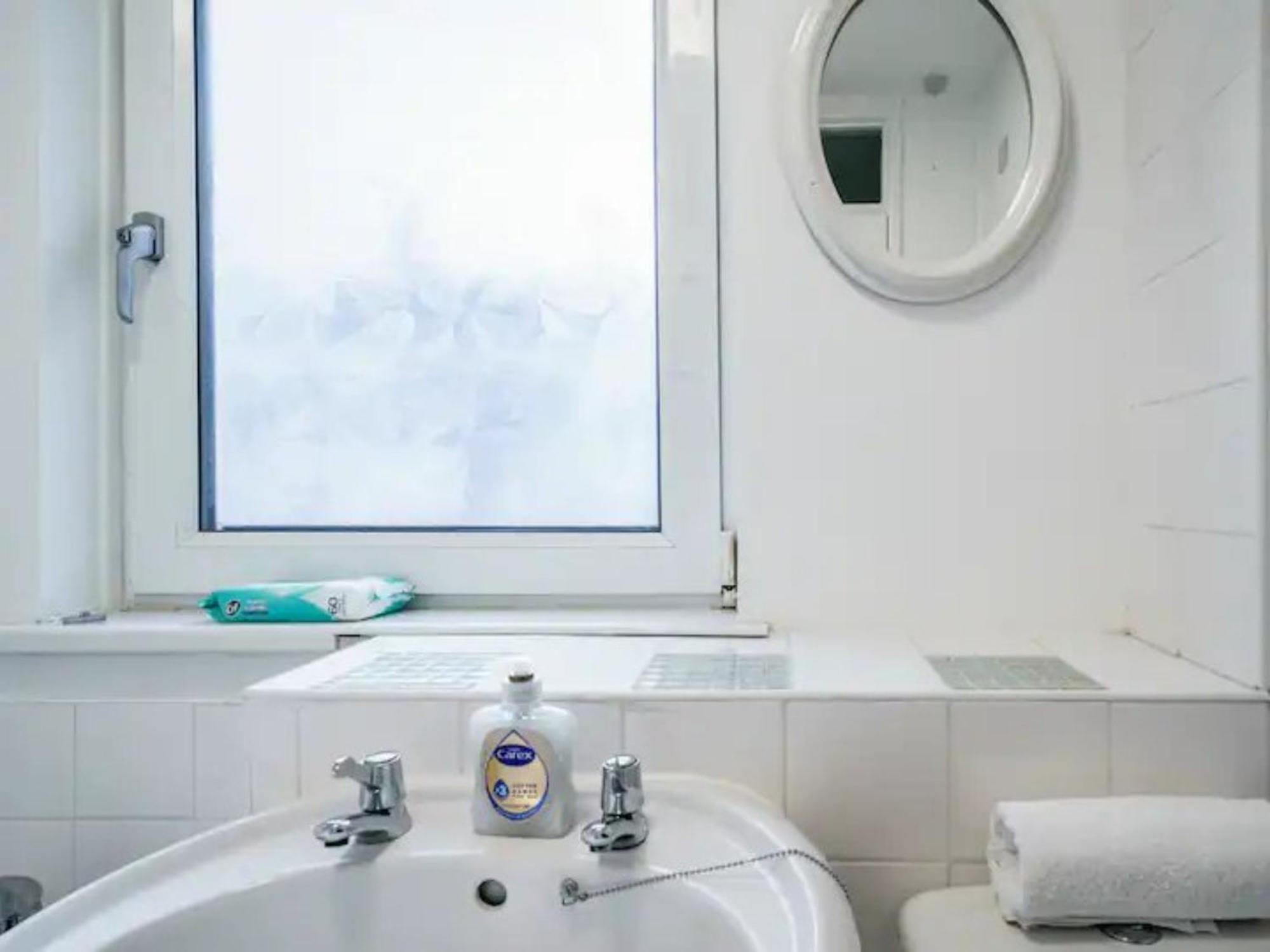 Apartment Pass The Keys Centre Queens Uni Eateries And Bars Abound *