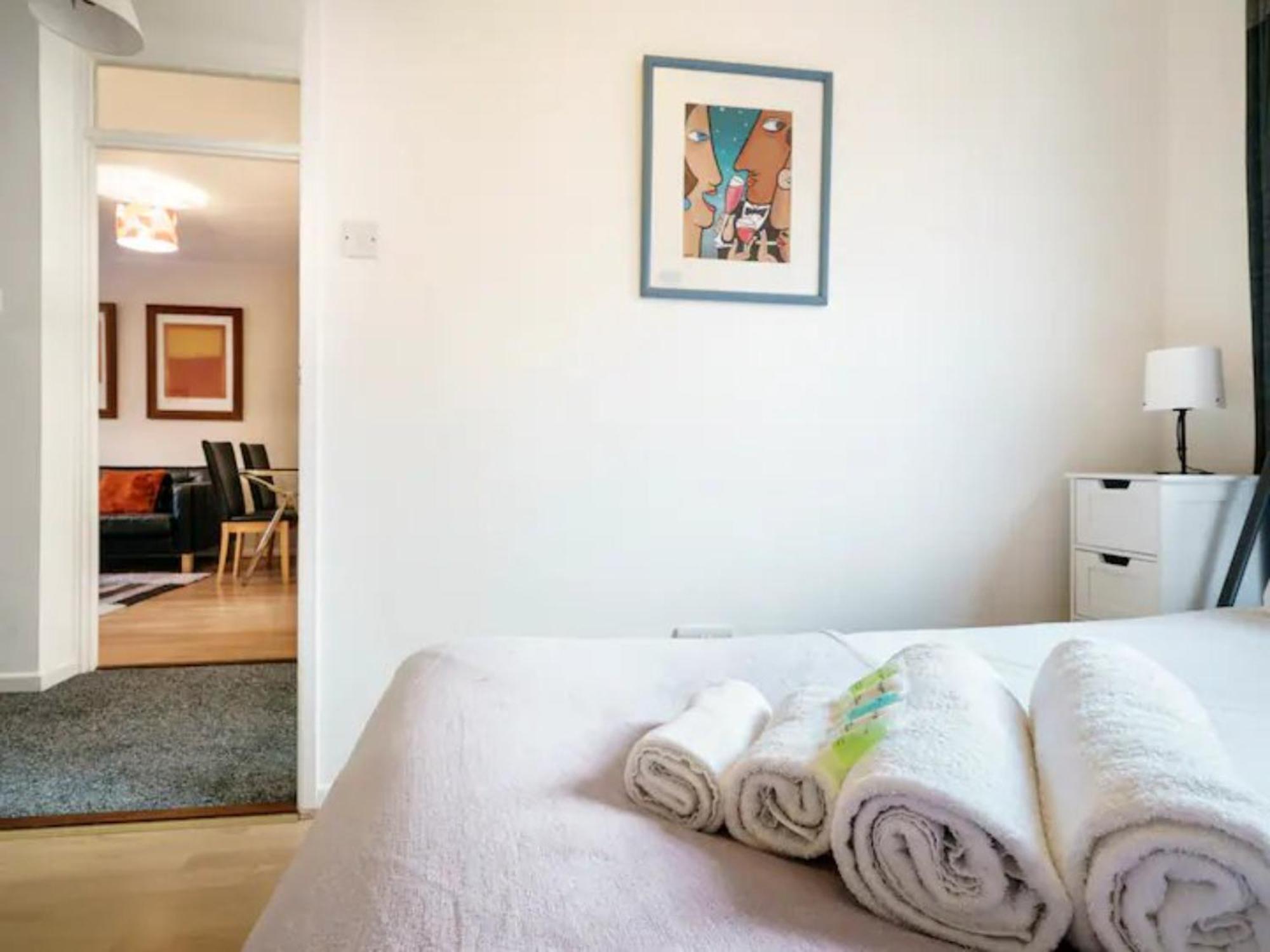 Pass The Keys Centre Queens Uni Eateries And Bars Abound Apartment Belfast
