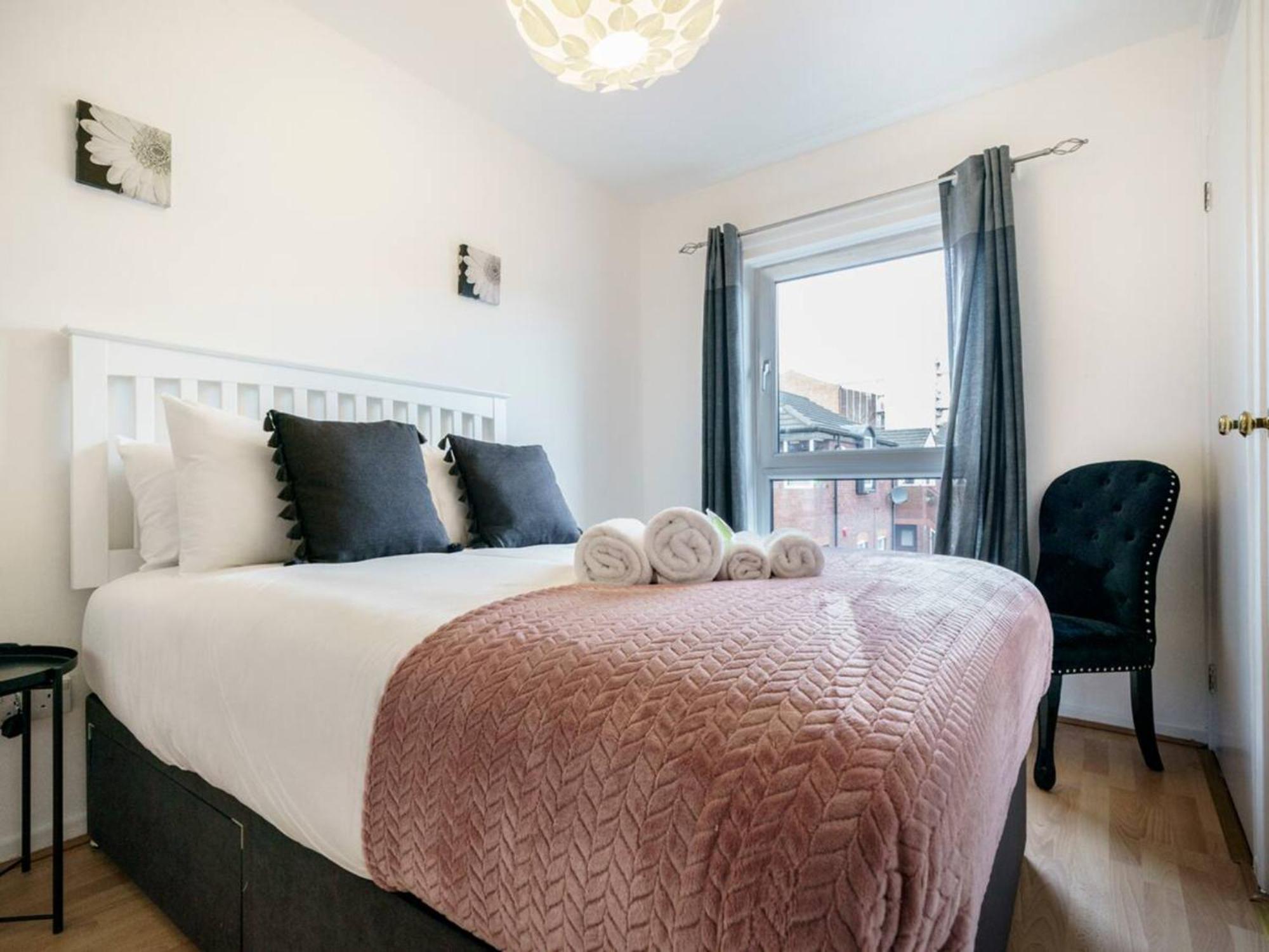Apartment Pass The Keys Centre Queens Uni Eateries And Bars Abound